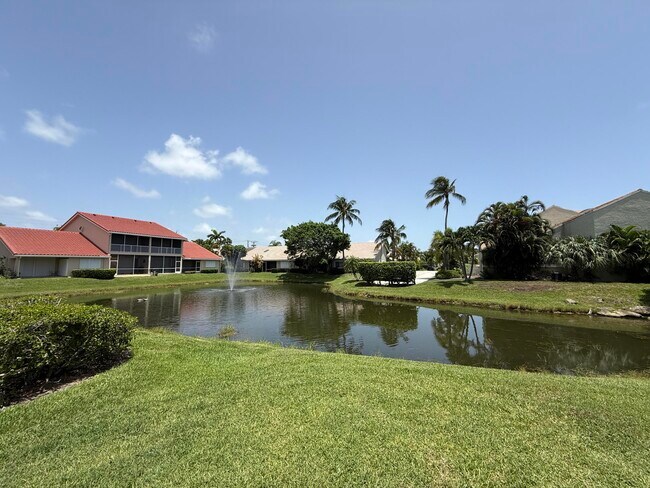 Building Photo - 225 N Lakeshore Dr