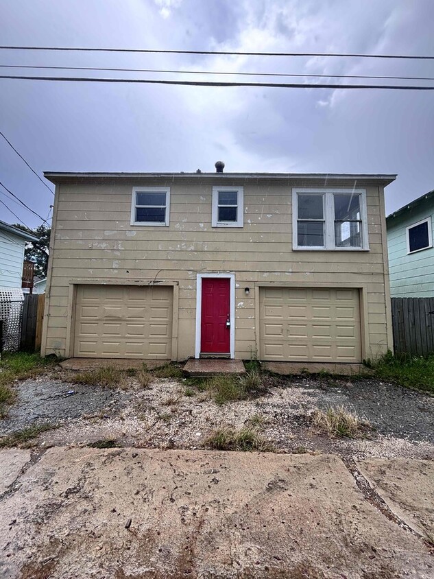 Primary Photo - 3312 Illinois St