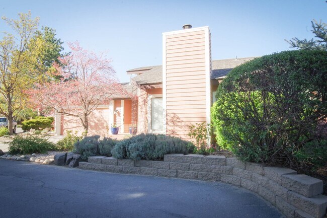 Foto del edificio - 4890 Lake View Pl