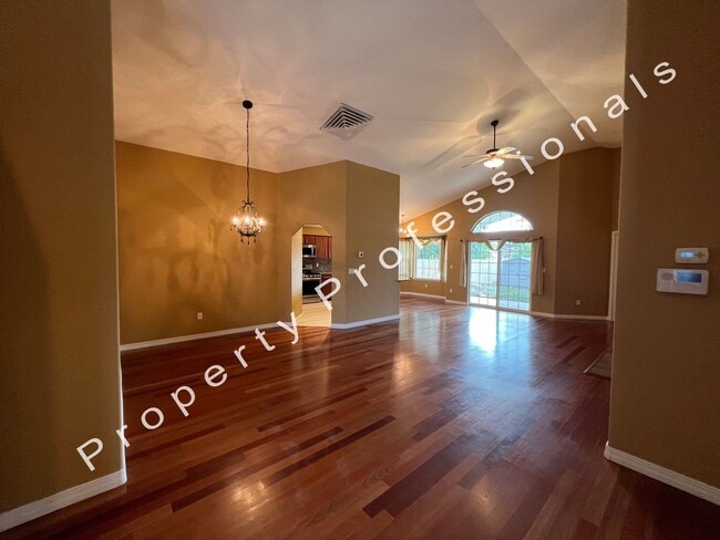 Building Photo - Large home for RENT in Rifle