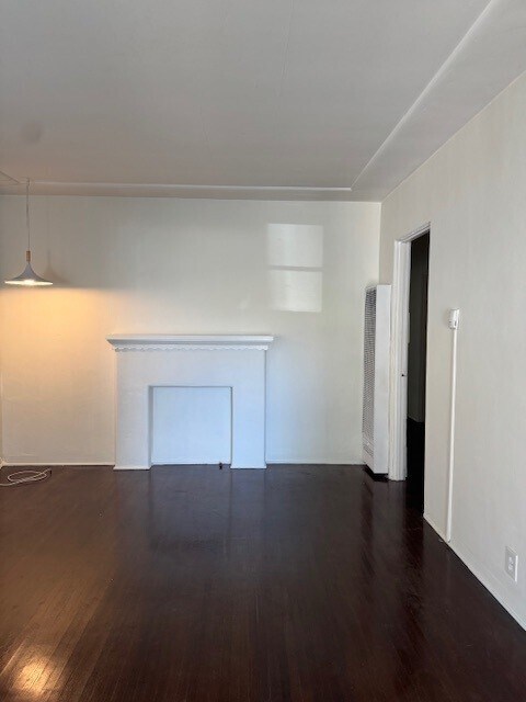 Sala de estar - 1120 Chelsea Ave