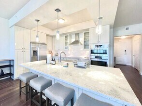 Building Photo - 1044 Bay Colony Dr S