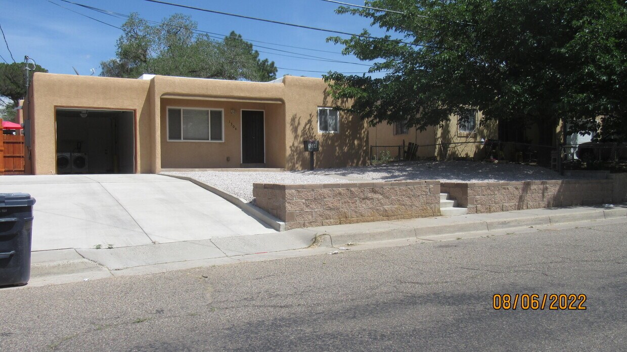 Primary Photo - 1304 Columbia Dr SE