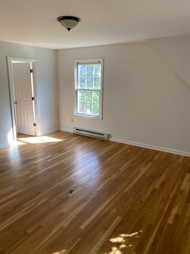 Studio - 7 Greenfield Ave