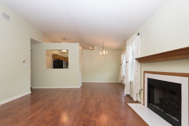 Building Photo - 483 Grosse Pointe Cir