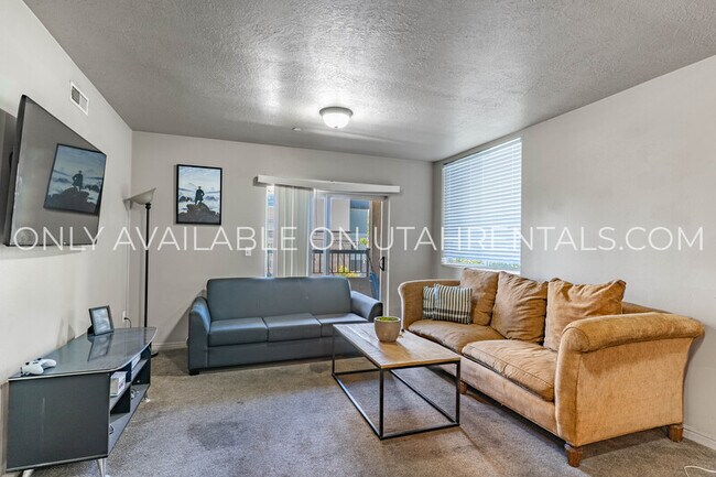 Building Photo - 892 E 700 N