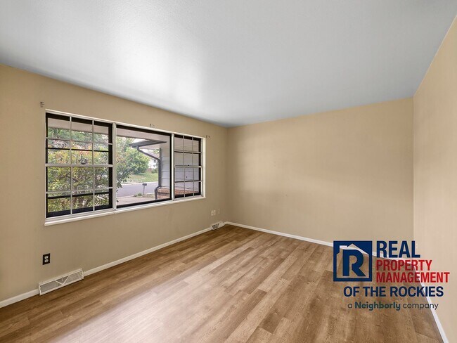 Foto del edificio - Spacious Recently Updated 4 Bed 3 Bath Hou...