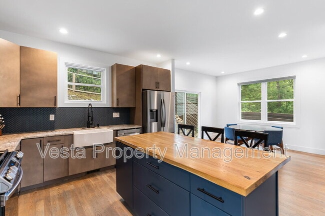 Foto del edificio - 125 Waynesville Ave