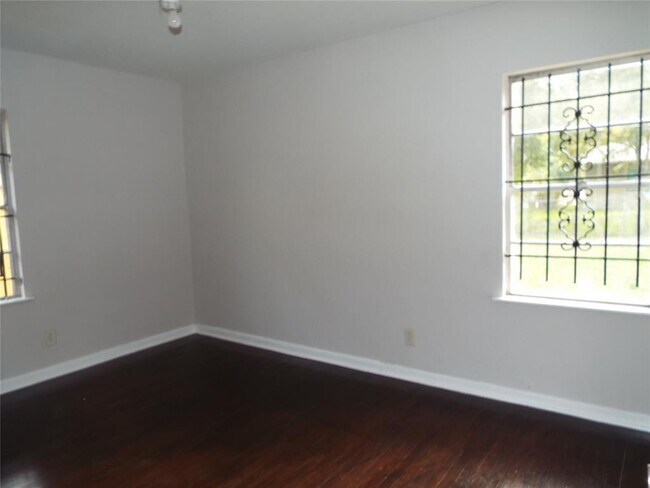 Foto del edificio - 5926 Belneath St