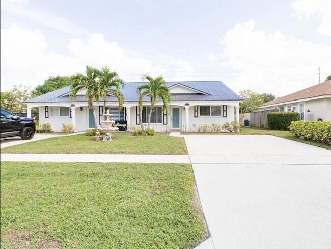 Building Photo - 1322 Riverside Cir