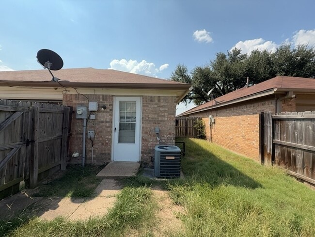 Building Photo - 920 N Bryan-Belt Line Rd