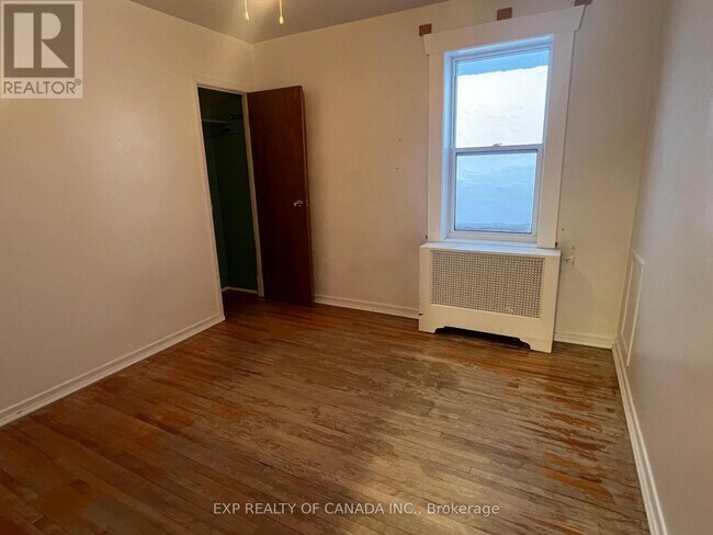 Photo du bâtiment - 82 Dwyer Ave