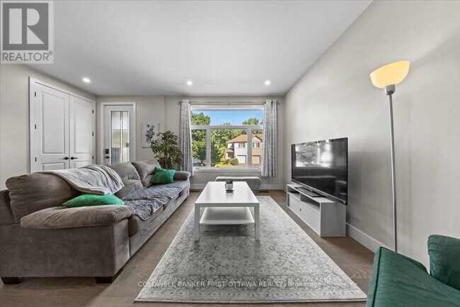 Photo du bâtiment - 22 Inverkip Ave