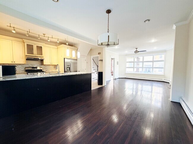 Foto del edificio - 6013 Buchanan Pl