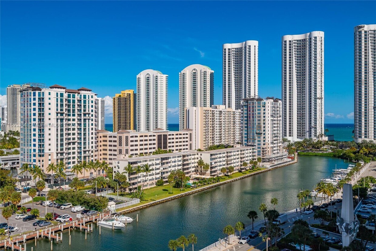 Foto principal - 500 Bayview Dr