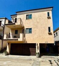 Building Photo - 209 Crest Dr