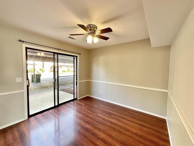 Building Photo - 932 Maces Grove