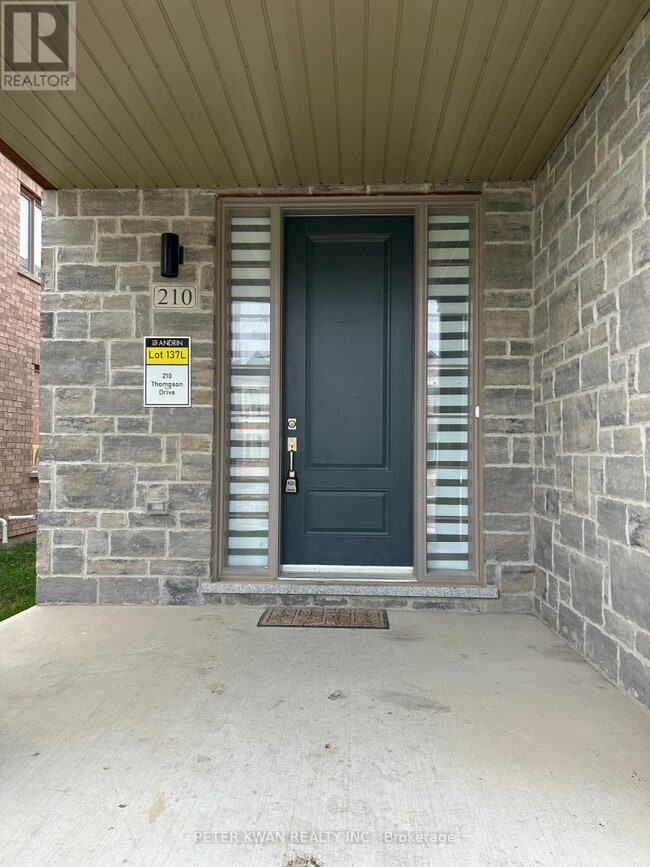 Building Photo - 210 Thompson Dr