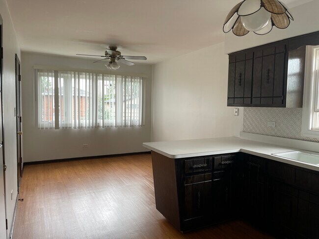 Foto del edificio - 9317 S Kenton Ave
