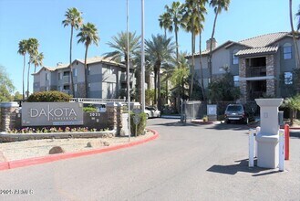 Building Photo - 2023 E Campbell Ave