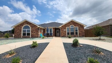 Building Photo - 5002 Scarlet Oak Dr