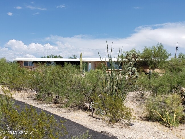 Building Photo - 5520 N Bonita Pl