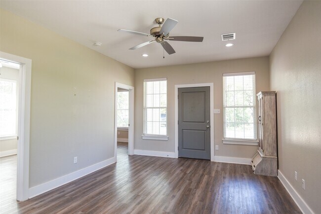 Foto del edificio - 6389 FM 244