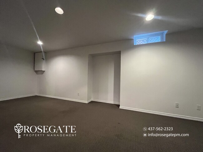 Photo du bâtiment - Spacious 2-Bedroom Basement Apartment in Oakville | All Utilities Included + Parking