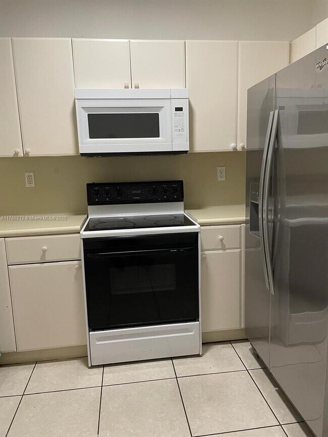 Foto del edificio - 1666 SE 27th Ct
