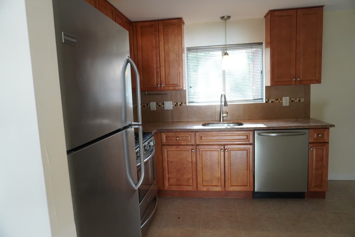 Primary Photo - 33 Oxford Cir