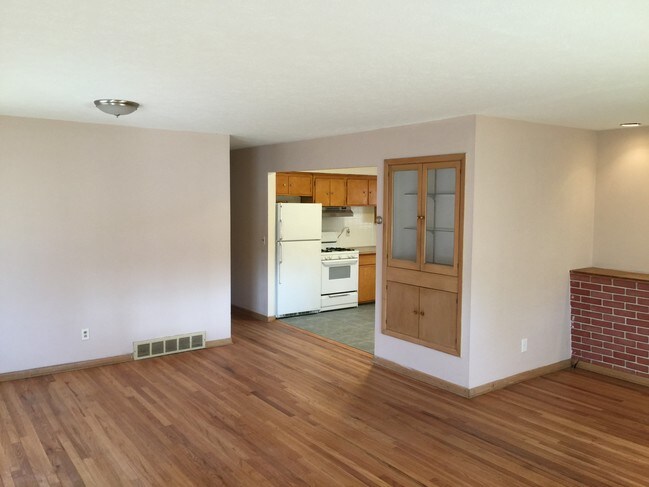 Building Photo - 4031 Eastwood Ln