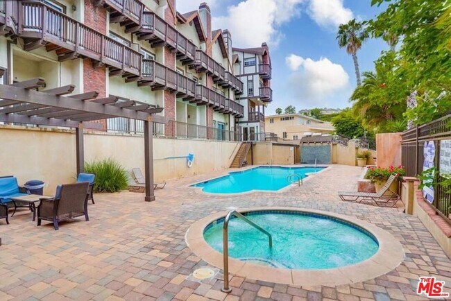 Área de piscina 5 - 3808 Stocker St