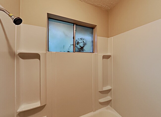 Building Photo - 1202 Wunsche Loop