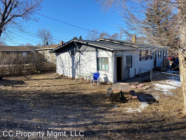 Building Photo - 3 br, 1 bath House - 1061 E Ohio St