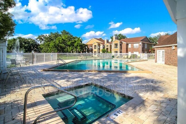Foto del edificio - 5500 Devonbriar Way