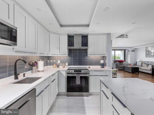 Foto del edificio - 6101 Edsall Rd
