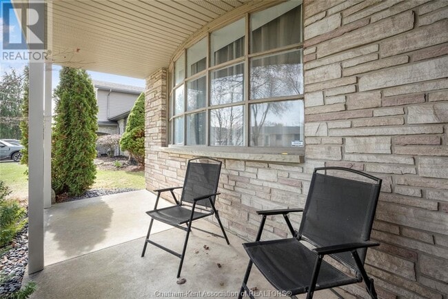 Building Photo - 43 Daleview Crescent