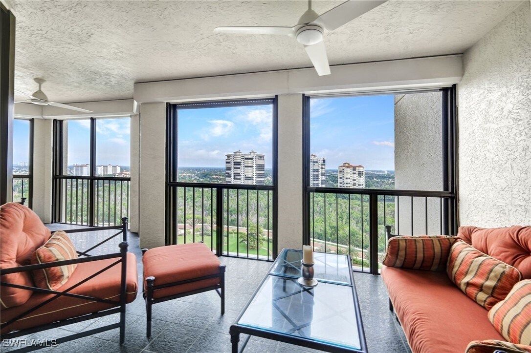 Foto del edificio - 8171 Bay Colony Dr