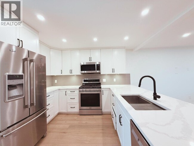 Building Photo - 1967 Dorset Ave