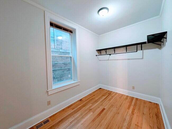 Foto del edificio - 3334 S May St