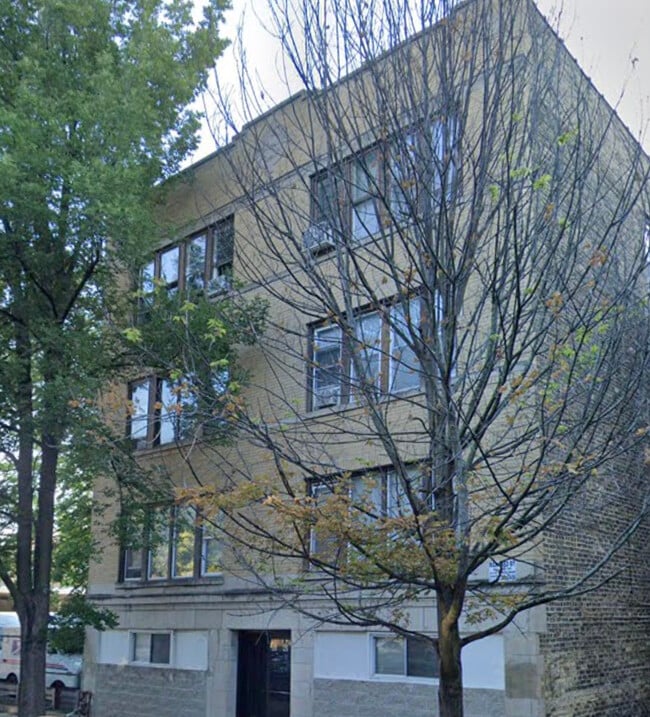 Building Photo - 3927 N Southport Ave
