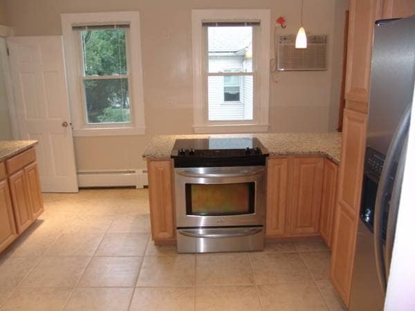 Foto del edificio - 124 Raymond Rd