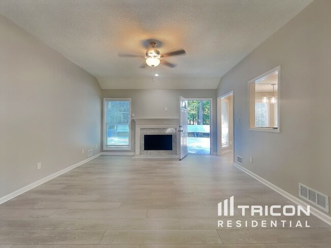 Building Photo - 222 Sawgrass Way