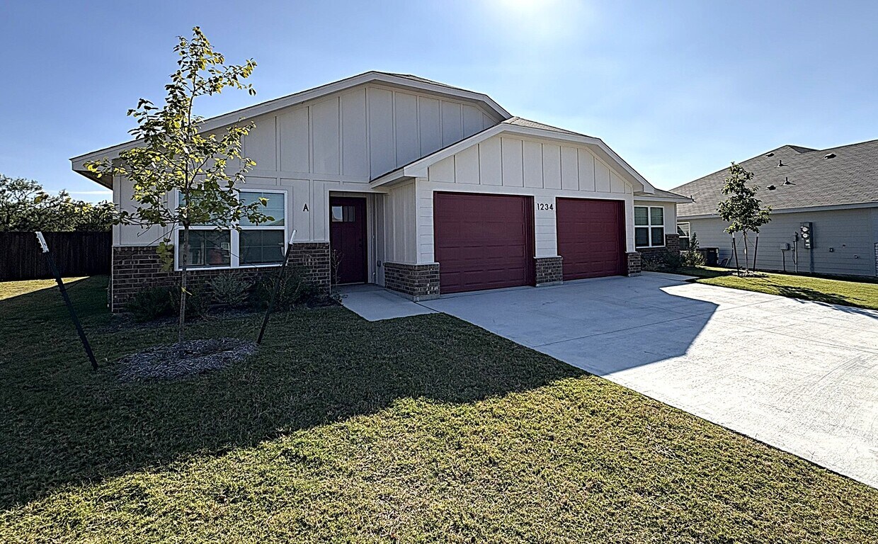 Foto principal - 1234 Lexington Dr