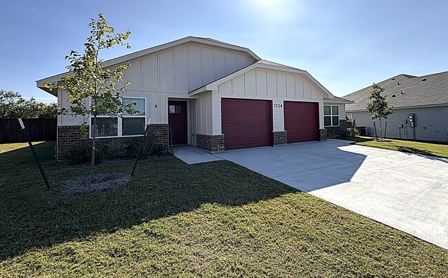 Building Photo - 1234 Lexington Dr