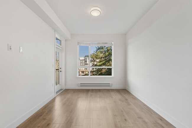 Photo du bâtiment - 19935-1975A 75a Ave