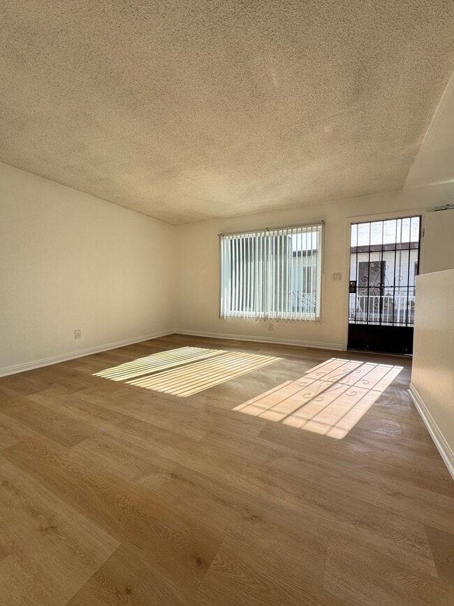 Interior Photo - 14719 S. Berendo Ave