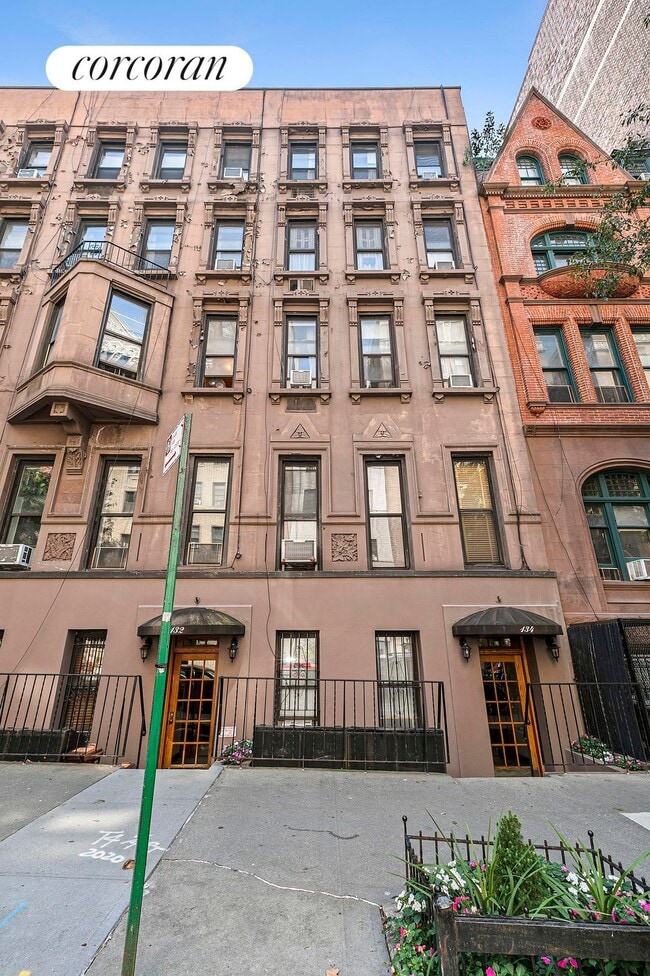 Building Photo - 134 W 71st St