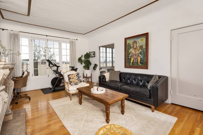 living - 1345 N Hayworth Ave