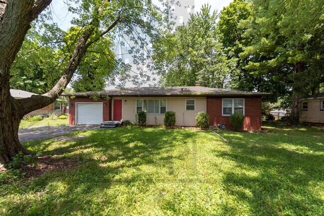 Building Photo - 2260 E Thompson Rd, Indianapolis, IN, 46227